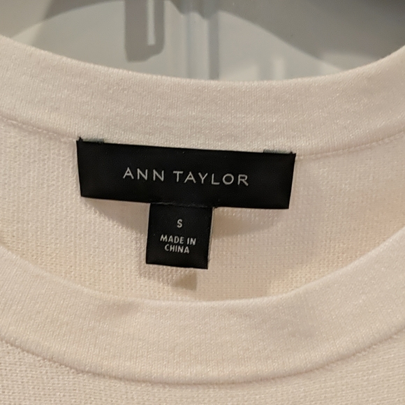 Ann Taylor Cream Shell - Picture 2 of 2